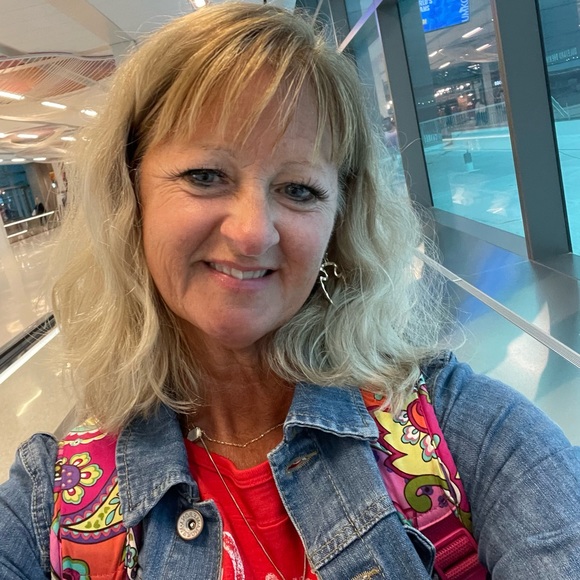 🤩Posh Ambassador! Fast Shipper 5⭐️Ratings👠🌻🌪 - Picture 14 of 16